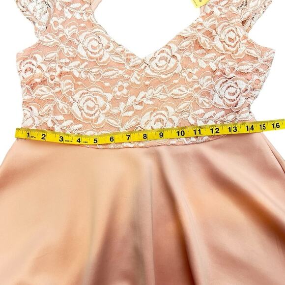 🆕 Catwalk Studia Dress Juniors Size L Peach Pink Lace Babydoll Cutout NWT - Picture 9 of 12